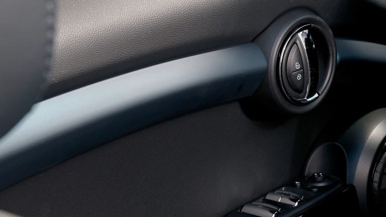 MINI Cabrio Sidewalk Edition – interior – estofos e cockpit