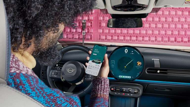 MINI Cooper 3 portas - experiência digital - mini app